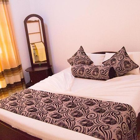 Отель Iduwara Guest Сигирия Экстерьер фото