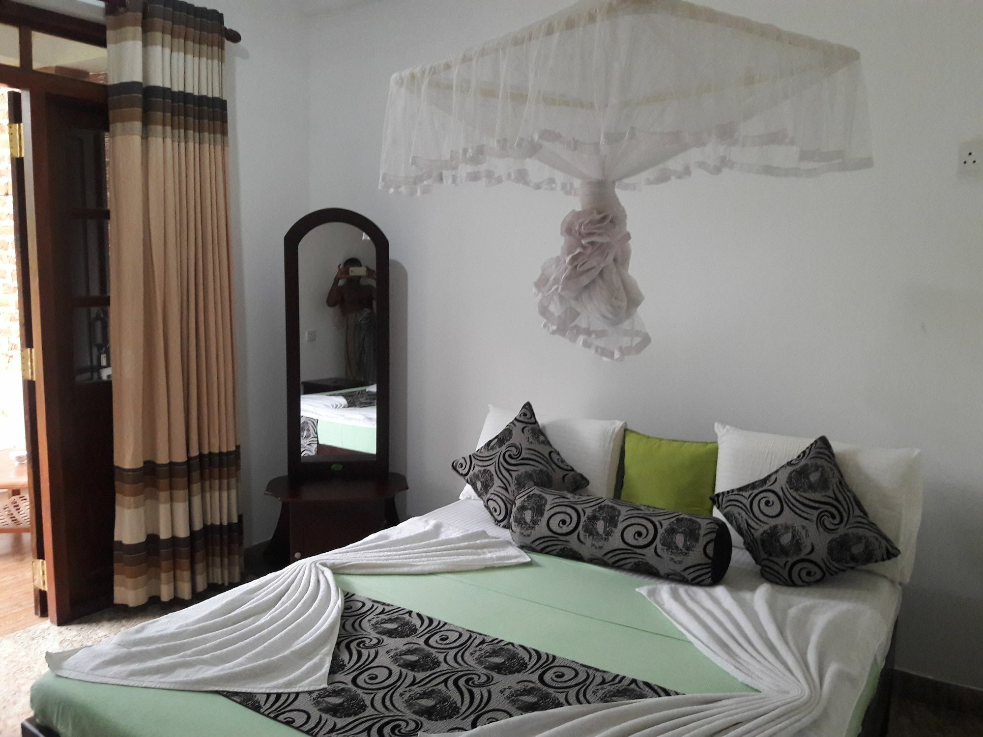 Отель Iduwara Guest Сигирия Экстерьер фото