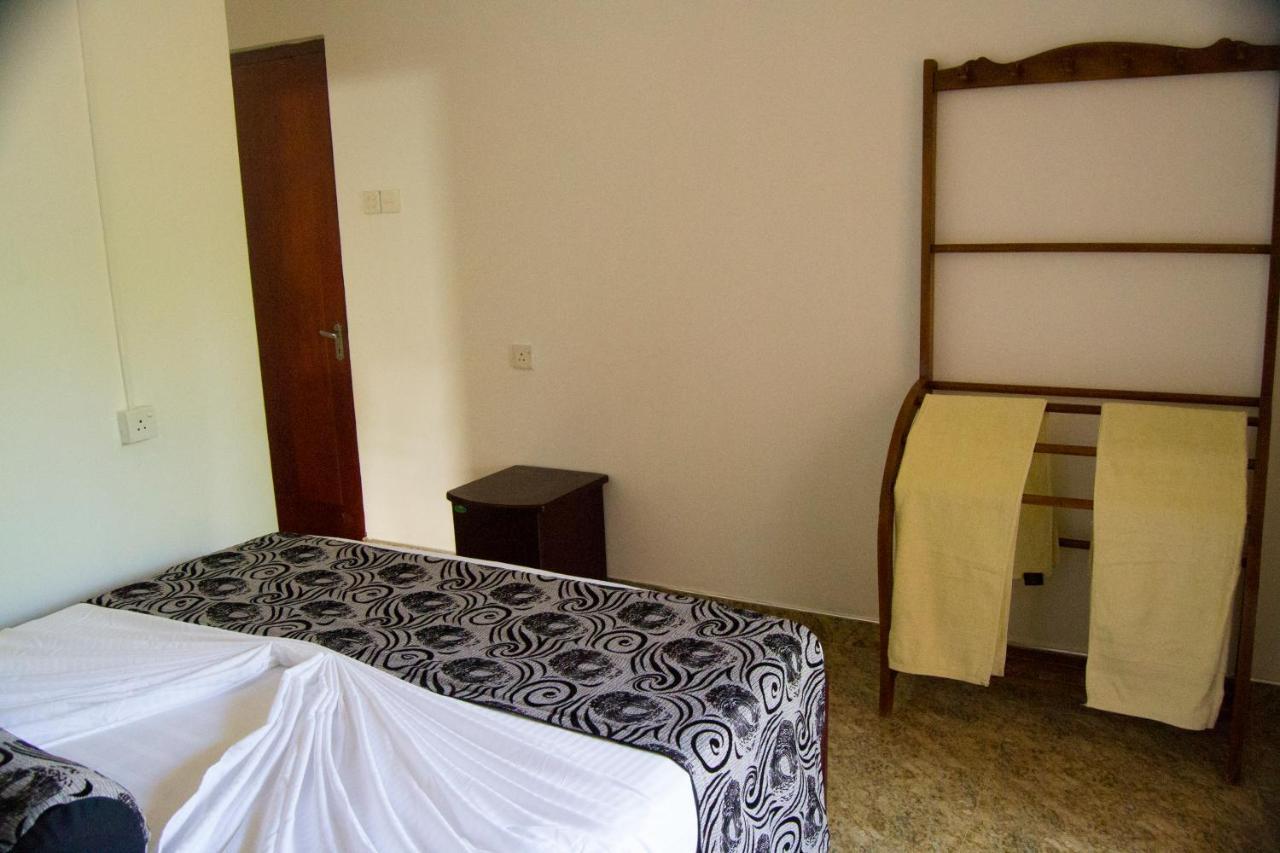 Отель Iduwara Guest Сигирия Экстерьер фото