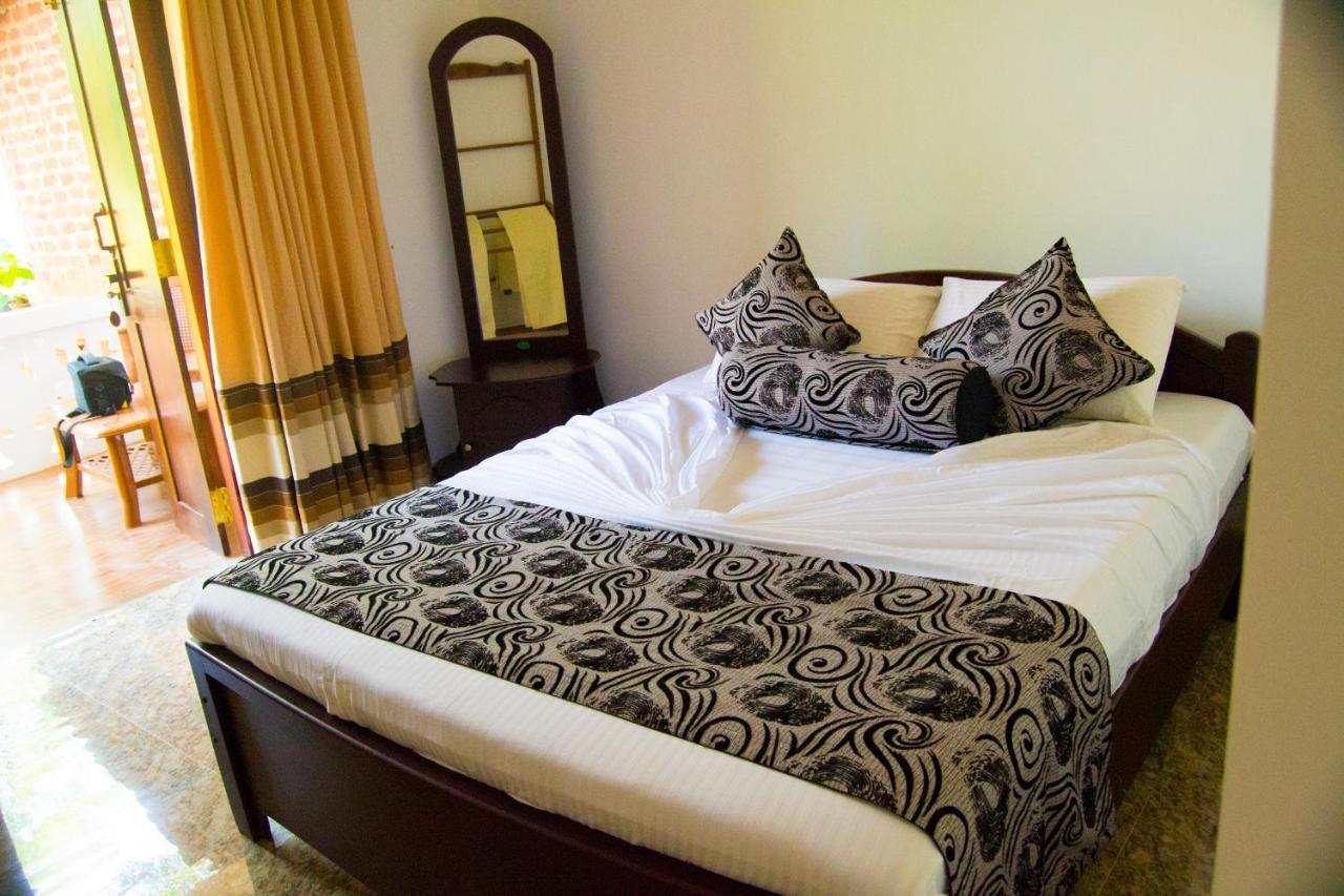 Отель Iduwara Guest Сигирия Экстерьер фото